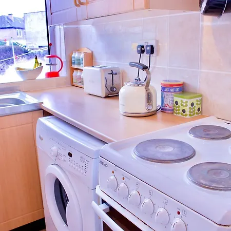 1 Bedroom Private Garden Flat Apartment