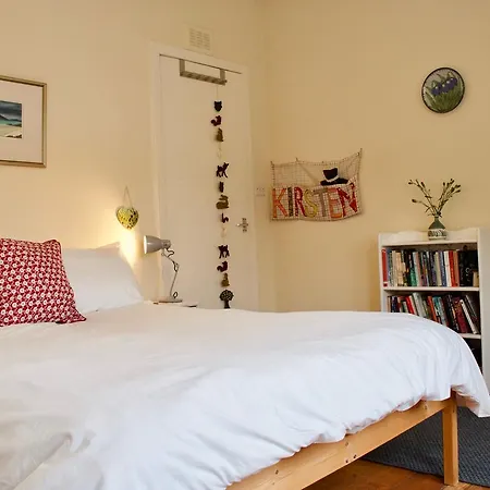 1 Bedroom Private Garden Flat Appartement *