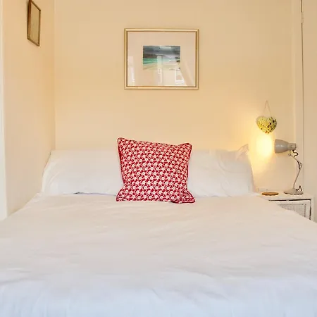 1 Bedroom Private Garden Flat Edinburgh