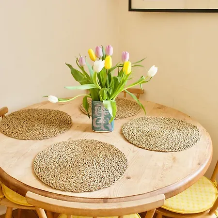 1 Bedroom Private Garden Flat Apartment *