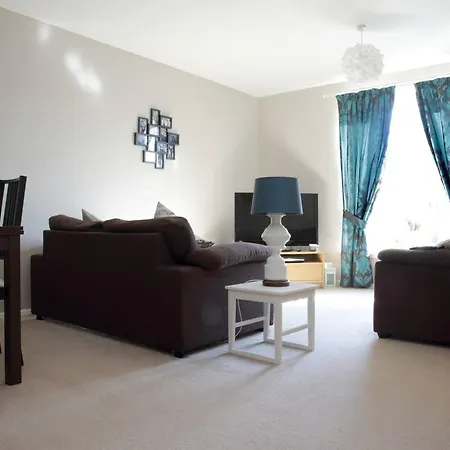 2 Bedroom Flat In The Bonnington Area *
