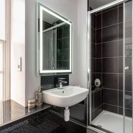 Beautiful Newly Decorated Flat On The Royal Mile! *