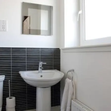 2 Bedroom Flat In The Bonnington Area Apartamento *
