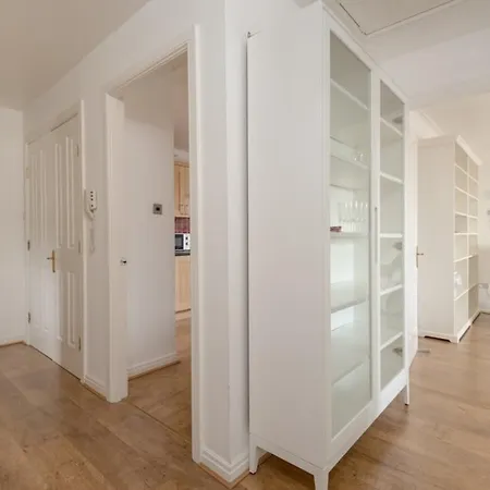 Spacious Flat In Stockbridge Apartment Edinburgh