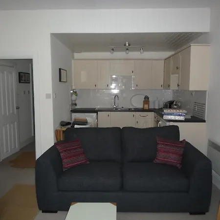 Destiny Scotland - Rose Street Flats Daire