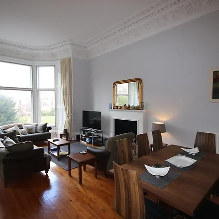 Glencairn Crescent Apartment