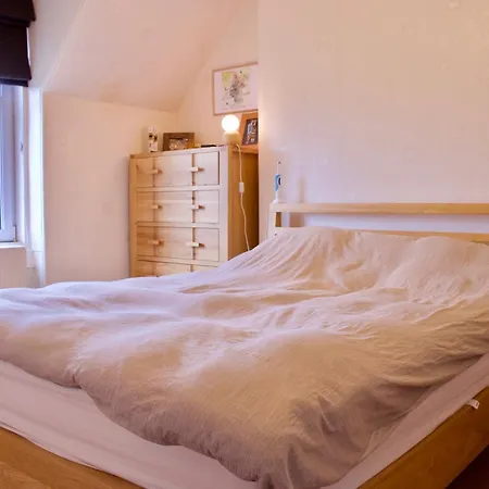 Apartment Two Bedroom Flat With Parking In Edinburgh