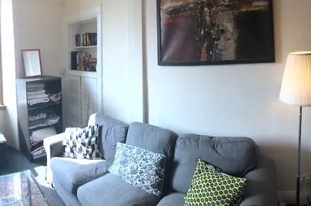 Robertson Avenue Apartment *