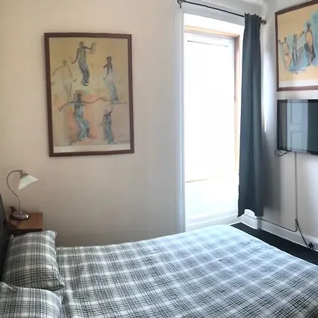Robertson Avenue Apartment