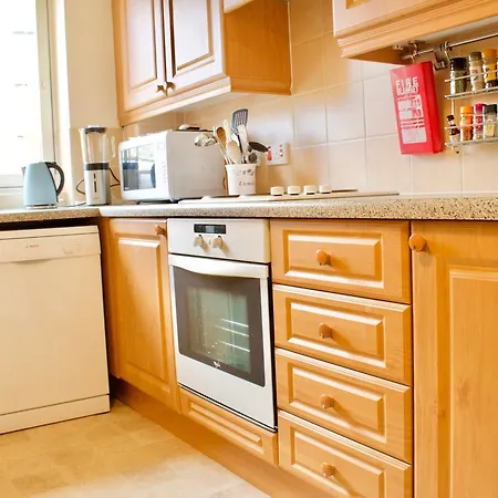 3 Bedroom Flat In Edinburgh