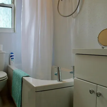 One Bedroom Flat In Apartamento Edimburgo
