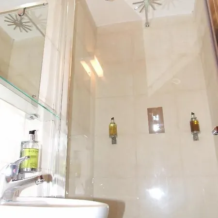 Pensjonat Leith House 3*