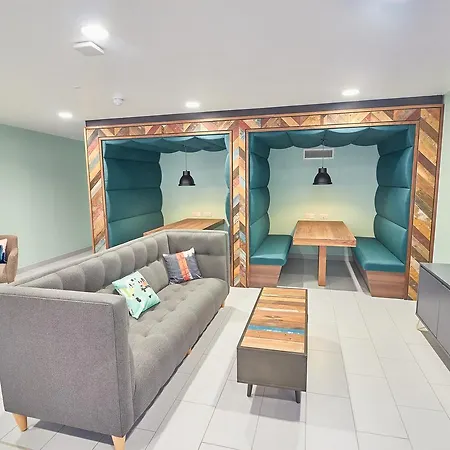 Destiny Student - Meadow Court Daire *