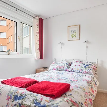 Silver Lining - Orchard House With Balcony Edinburgh