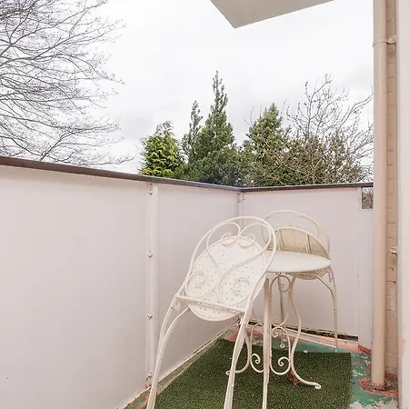 Silver Lining - Orchard House With Balcony Apartment