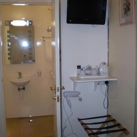 Otel The Guards 3*