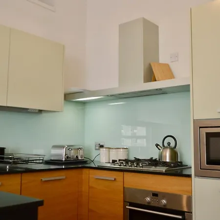 One Bedroom Flat Next To The Meadows Edinburgh