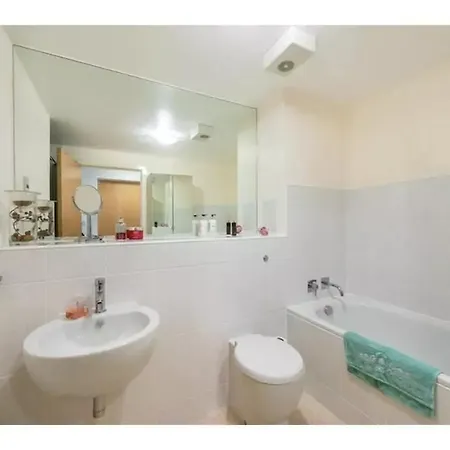 Modern 2 Bedroom With Free Parking Apartamento *