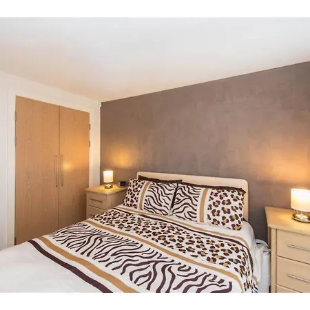 דירה Modern 2 Bedroom With Free Parking אדינבורו