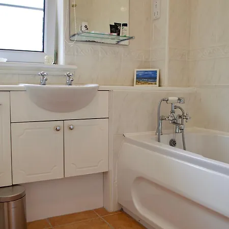 Bright 1 Bedroom In Appartement *