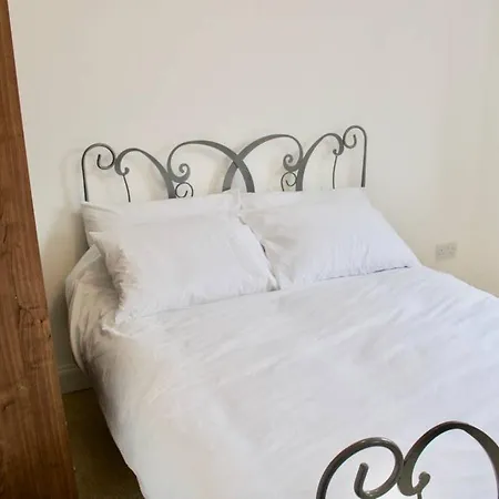2 Bedroom Near Centre Of The City Appartement