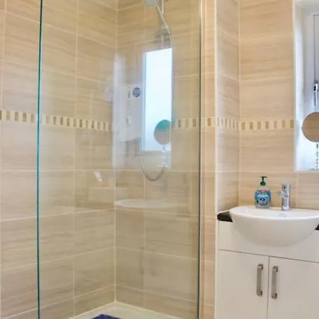 2 Bedroom Near Centre Of The City Appartement