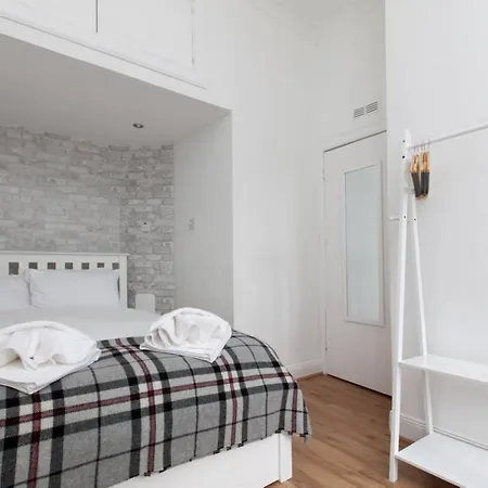 Charming & Comfortable Studio Flat In Edinburgh!