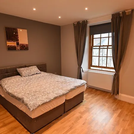 First Haymarket Deluxe Apartment Edinburgh