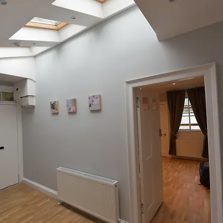 First Haymarket Deluxe Apartment Edinburgh