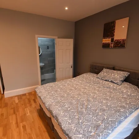 First Haymarket Deluxe Apartment Edinburgh
