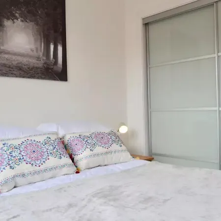 Modern & Light Flat In Vibrant Leith! Apartment