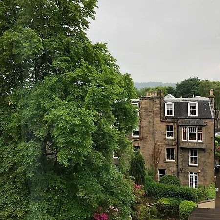 Modern Central & Bright Minimal Pad Edinburgh