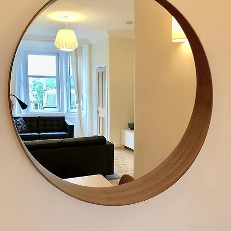 Modern Central & Bright Minimal Pad Apartment *