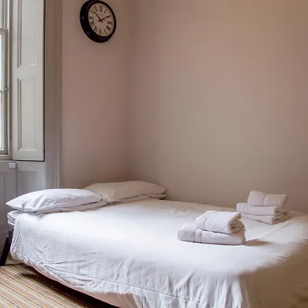Spacious 2 Bed By The Meadows *
