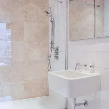 Apartamento Spacious 2 Bed By The Meadows Edimburgo