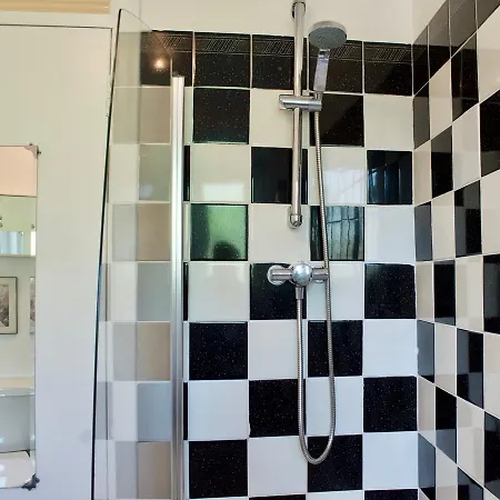 2 Bedroom Close To Stockbridge Apartament