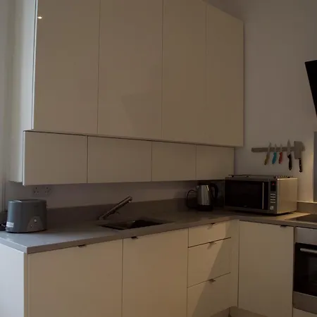 Apartment Spacious 2 Bed By The Meadows *