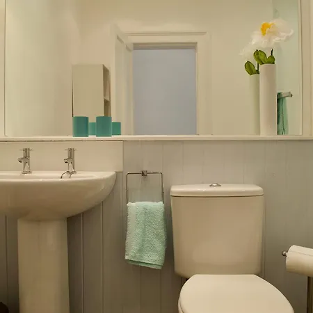 Central 1 Bedroom *