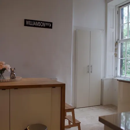 Spacious 2 Bed By The Meadows *