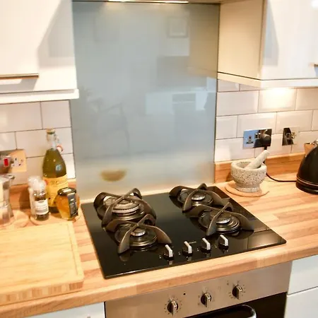 Modern Flat Near Leiths Shore Edinburgh