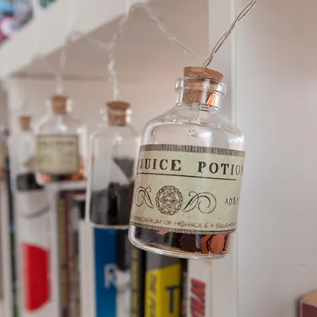 Ideal Fringe Base: Great Value + Free Parking! דירה