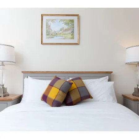 Historic Stone Built 4br For 8 W/parking