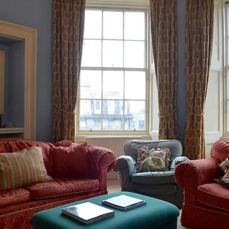 Large Central New Town Flat *