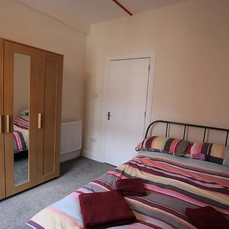 3 Bedroom Flat In * 爱丁堡