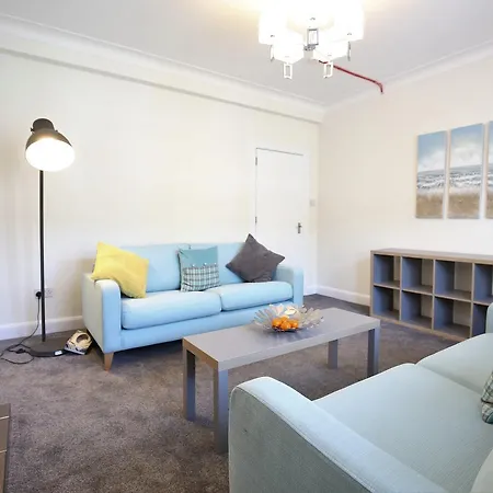 公寓 3 Bedroom Flat In
