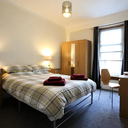 3 Bedroom Flat In 公寓 *
