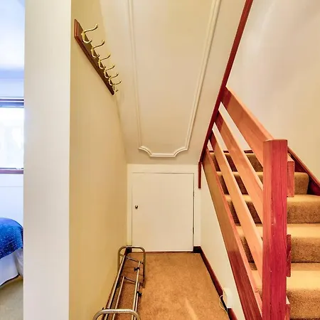 Charming And Quiet Mews House * Edinburgh