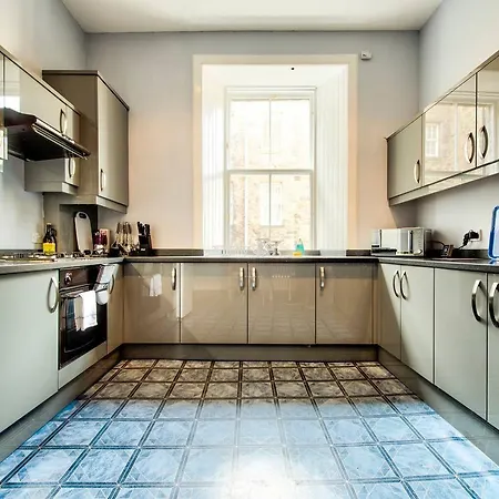 Altido Spacious Flat In Old Town *