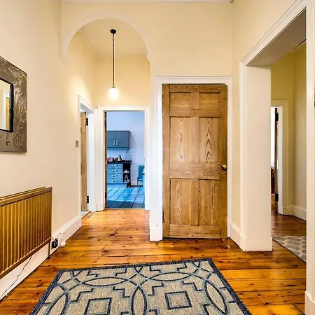 Altido Spacious Flat In Old Town Appartement
