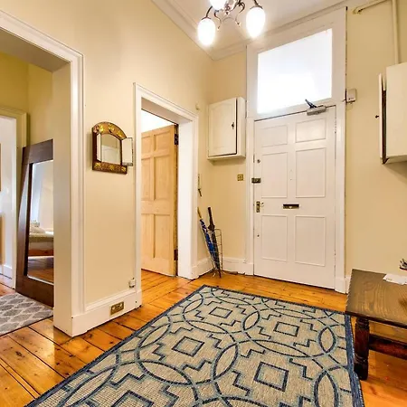Altido Spacious Flat In Old Town *